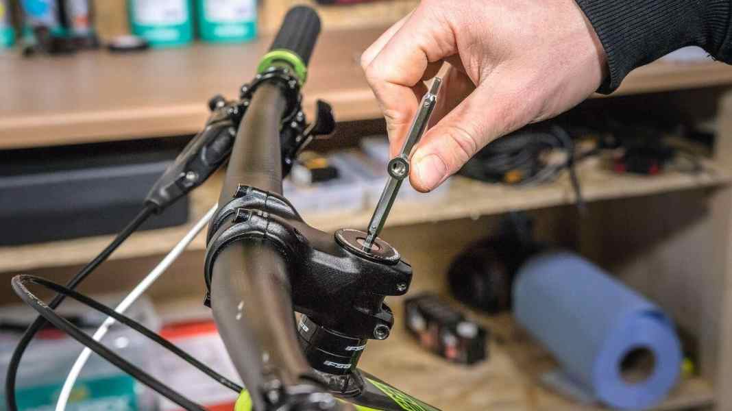 Ahead-Steuersatz am MTB einstellen – so funktioniert's!