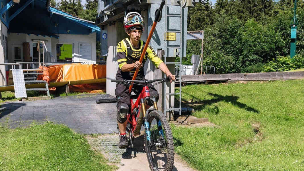 So klappt Schleppliftfahren im Bikepark