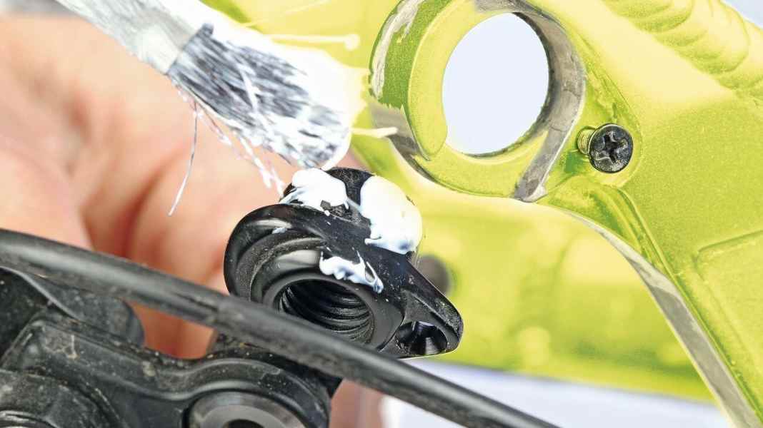 So beseitigen Sie Geräusche an Rahmen und Laufrädern