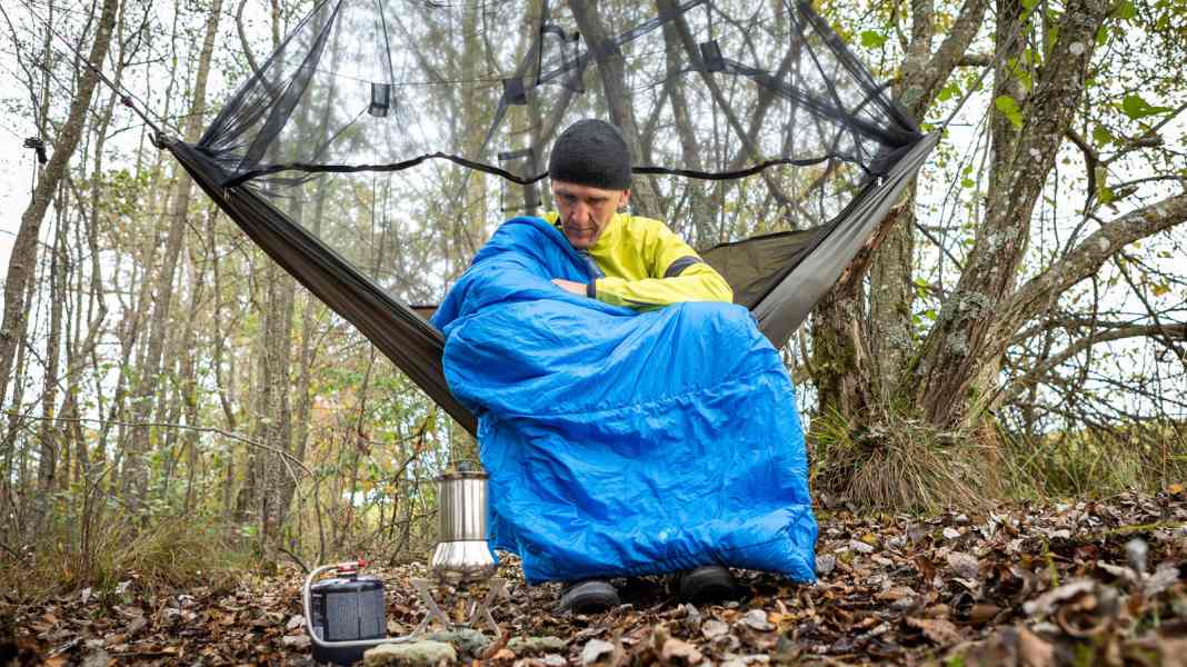 Kostet keine 50 Euro: Moskito-Hängematte plus Gaskocher