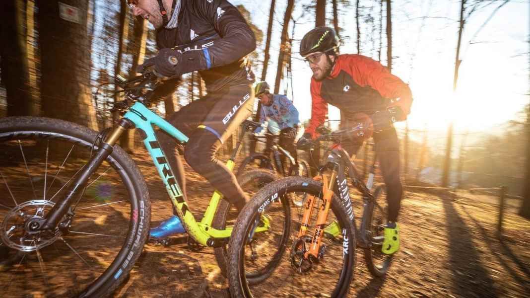 Schlägt Canyon oder Stoll das Trek Supercaliber im Test?