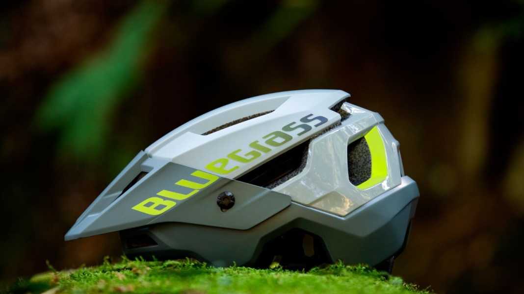 Neuer Bluegrass-Helm: Rogue Core