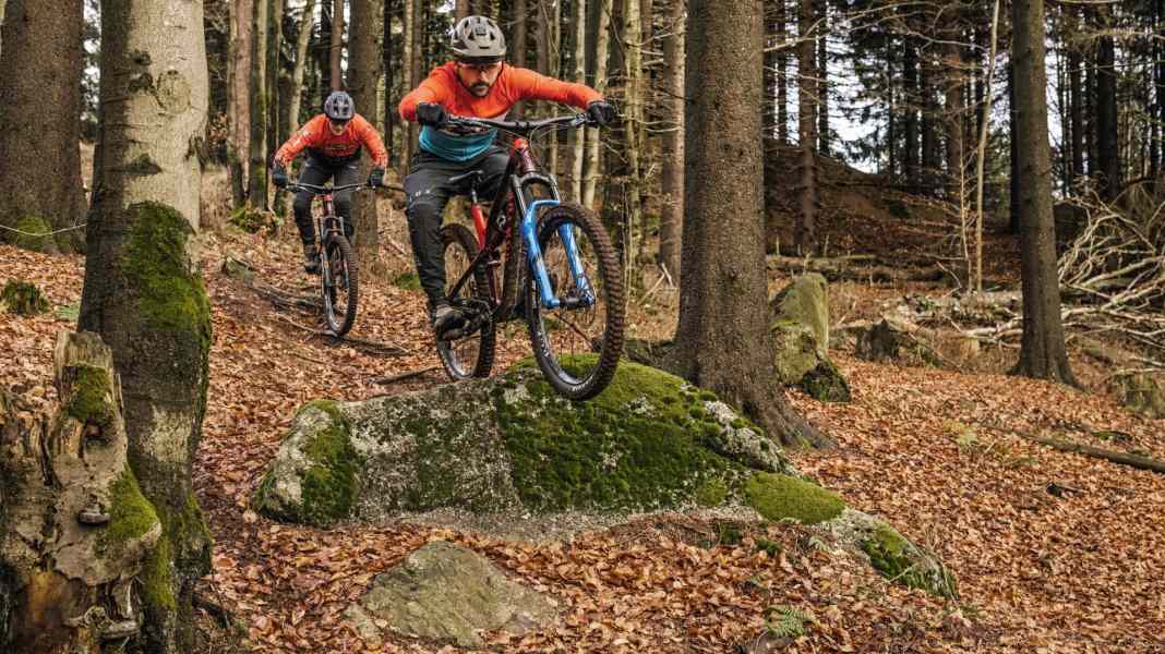 10 Enduro- und All-Mountain-Gabeln im Vergleich