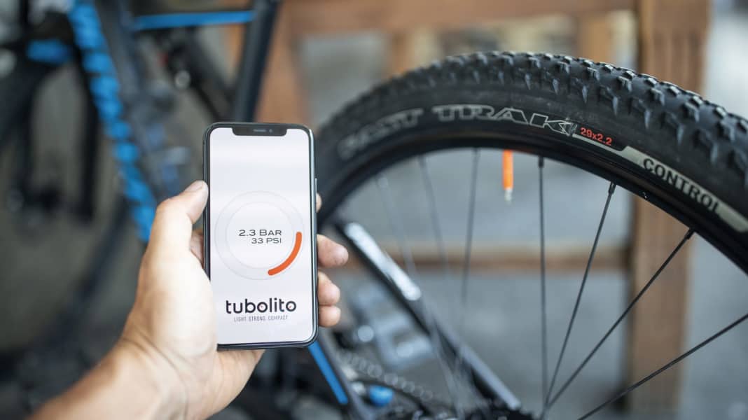 Chip im Schlauch: Reifendruck messen per App