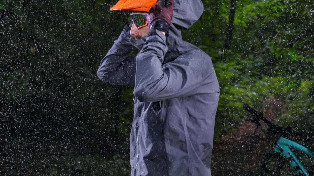 5 MTB-Regenjacken im Praxistest