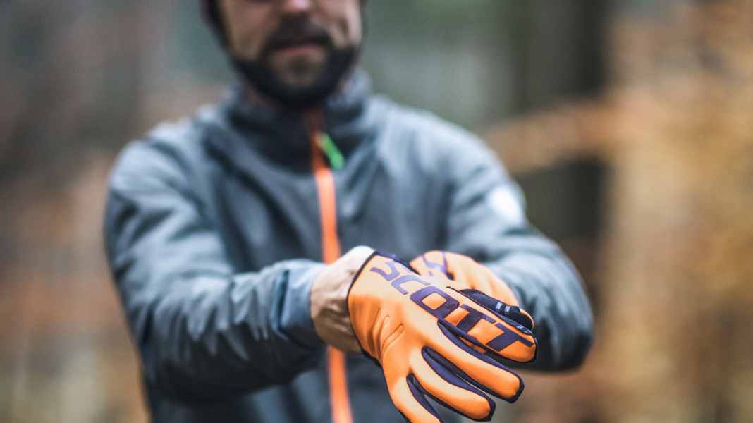 Drei Winterhandschuhe im Vergleich