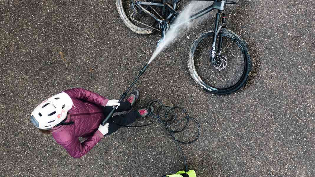 Stubenrein: Akku-Reiniger fürs Fahrrad
