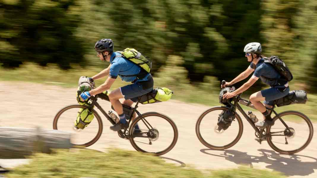 Neue Bikepacking-Taschen und Gravel-Bekleidung