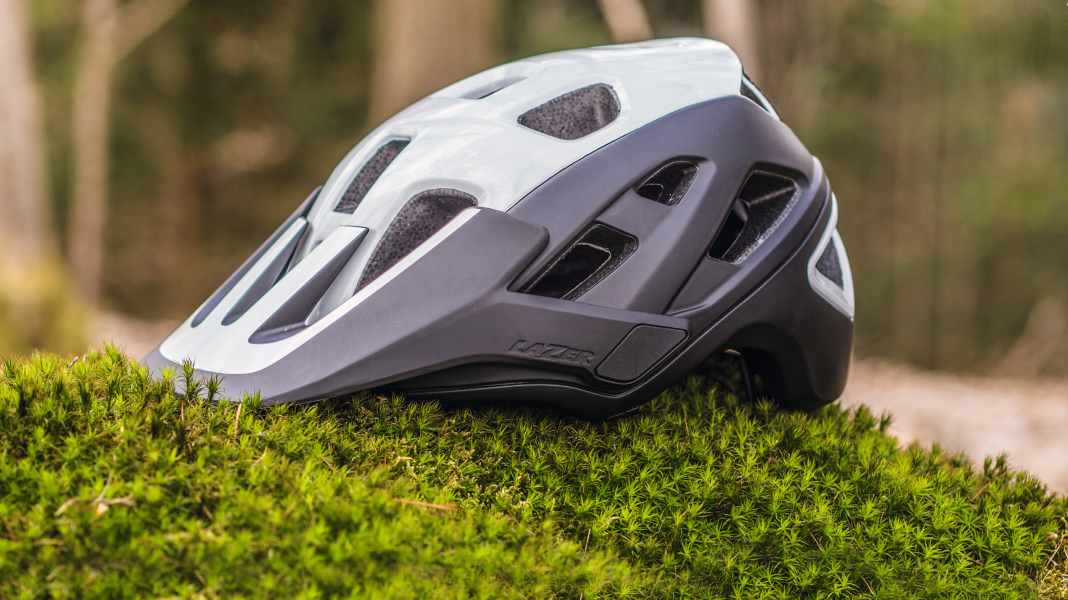 Schlagschutz: Helm Lazer Jackal Kineticore im Test