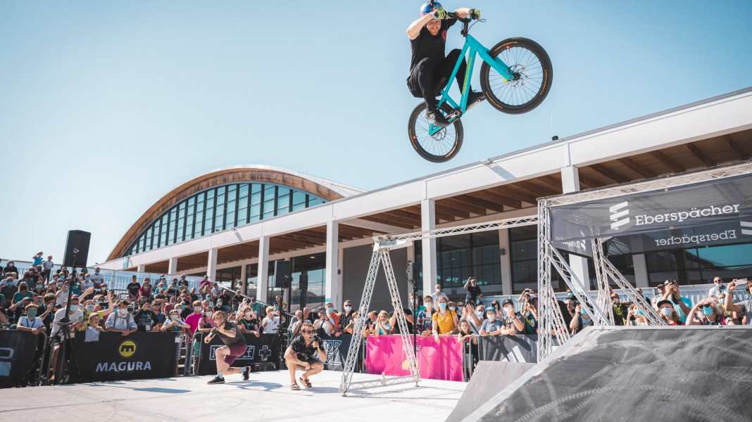 FMB Slopestyle Event und Drop and Roll-Show auf der Eurobike