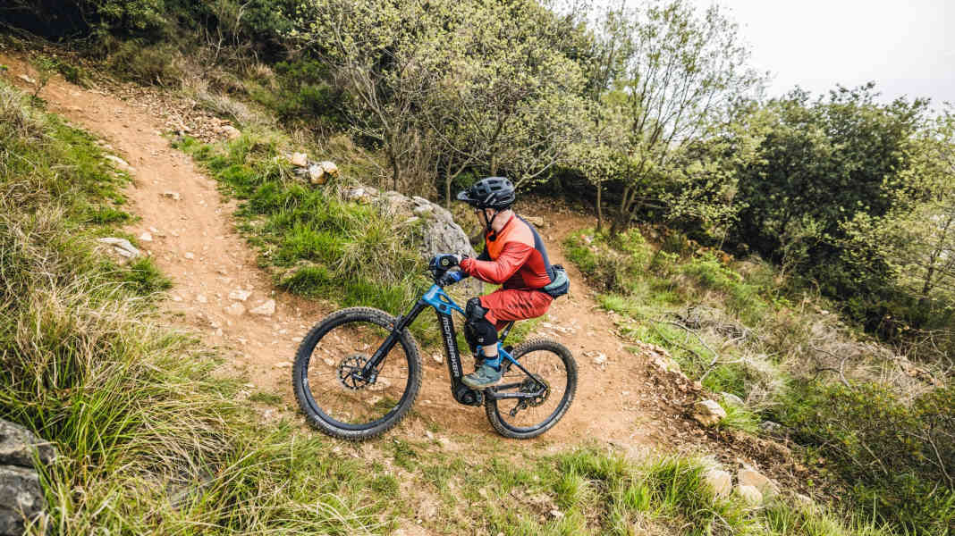 How to: EMTB-Uphill-Fahrtechnik #4 – Kurventechnik “Zufall”