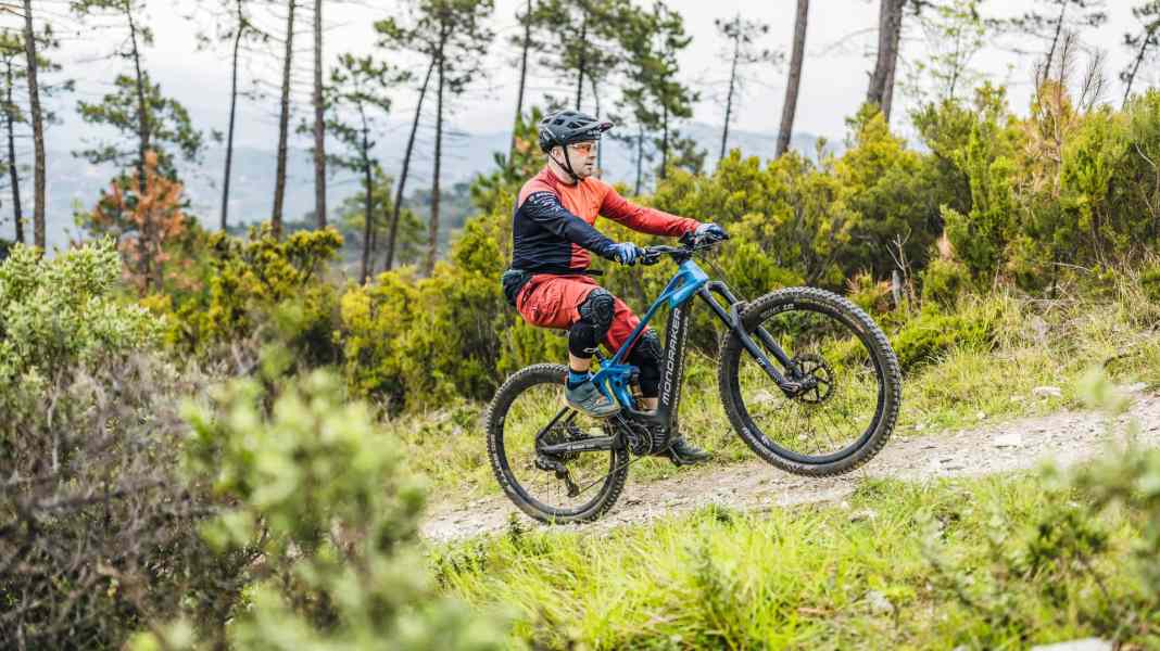 How to: EMTB-Uphill-Fahrtechnik #3 – Steil bergauf & Uphill-Wheelie