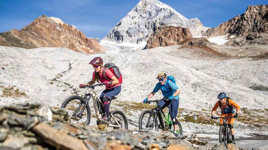 Schmerzen beim E-Biken? So kommen Sie gut durch die Saison!