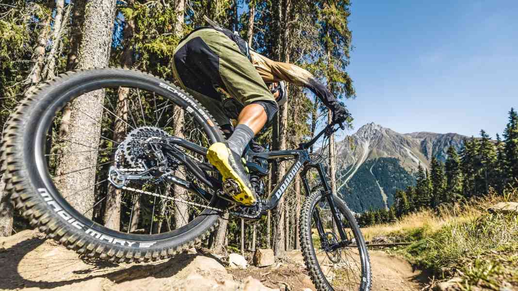BIKE-Test: 6 Enduro-Mountainbikes um 3500 Euro im Vergleich