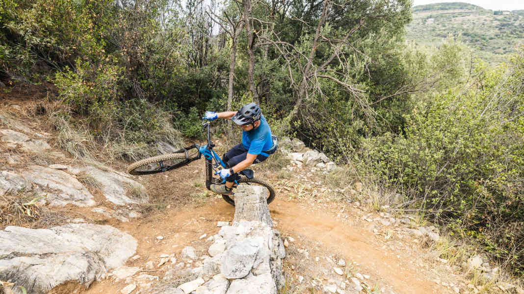 How to: EMTB-Expert-Fahrtechnik #3 – Kurve bergauf mit Frontswitch & Powercurve