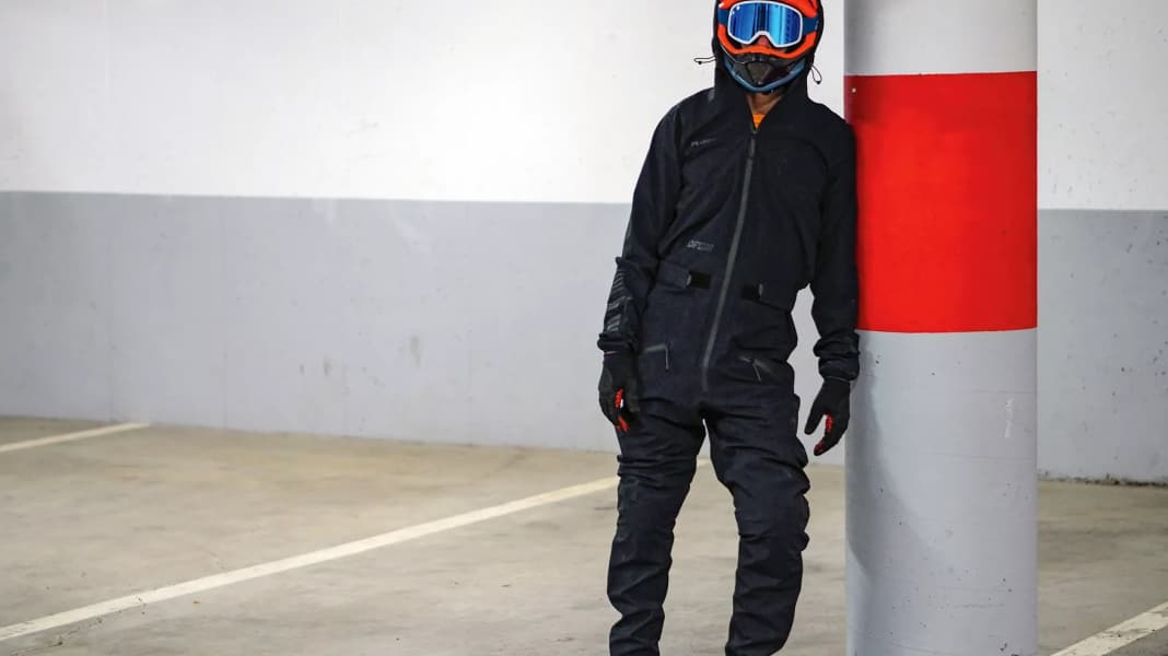 Test Regenbekleidung: Overall Platzangst DFL Suit Lang im Praxis-Check