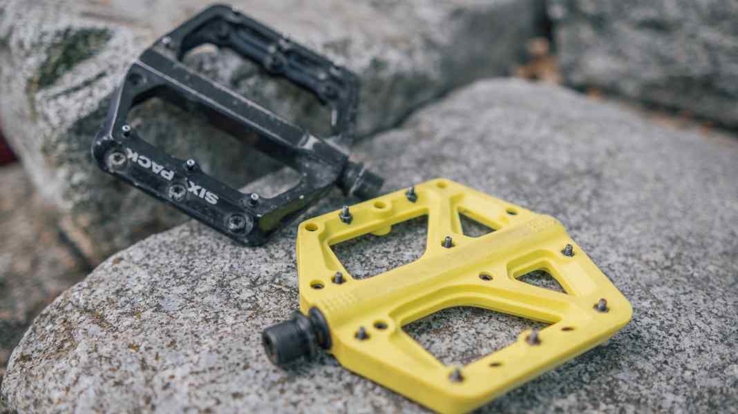 MTB Pedale: Flat Pedals aus Alu oder Kunststoff – Vor- & Nachteile