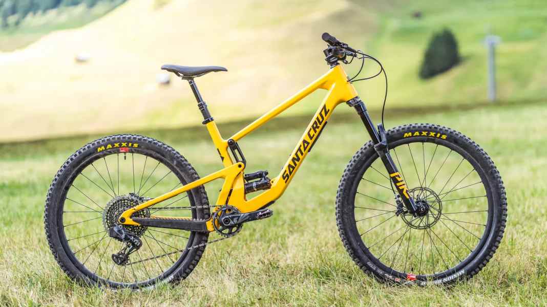 Test Trailbikes 2023: Santa Cruz 5010 X01 AXS RSV