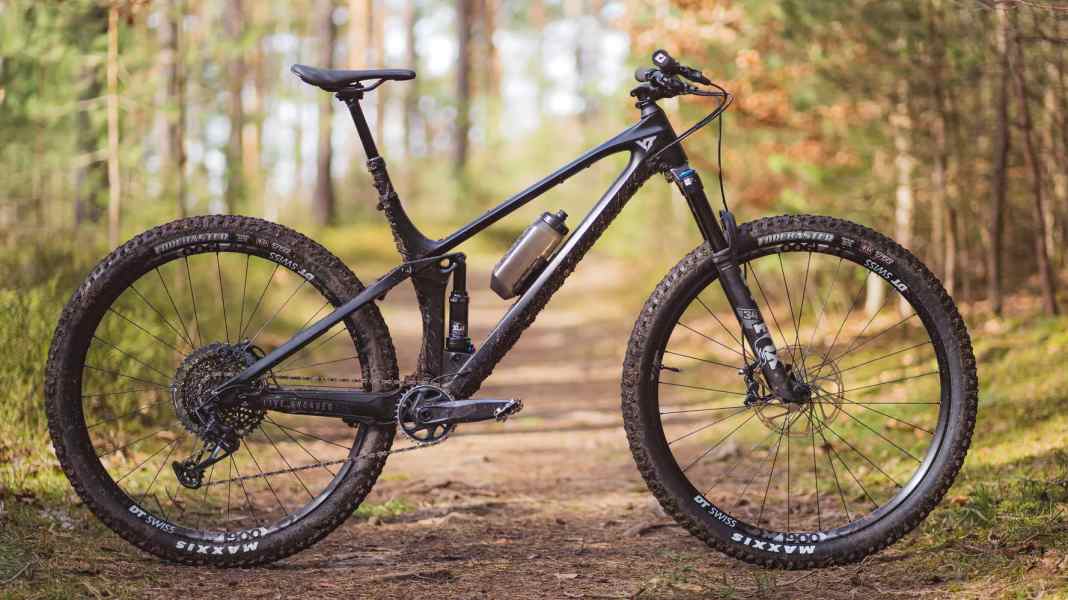 Das Chamäleon unter den Trailbikes: YT Izzo im Dauertest
