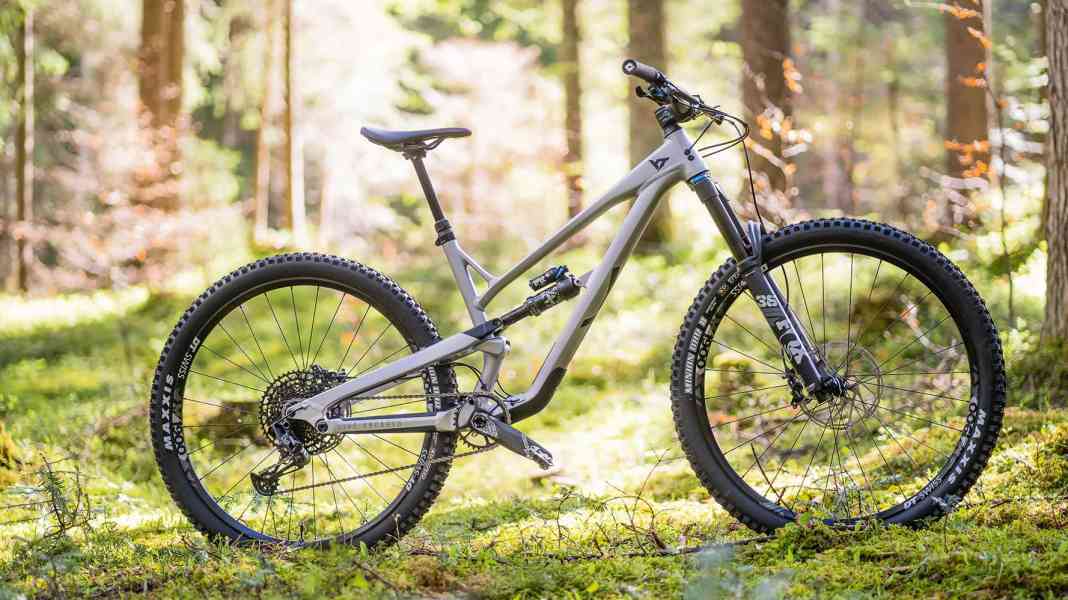 YT Jeffsy Core 2 - Test All Mountain Bikes 2022
