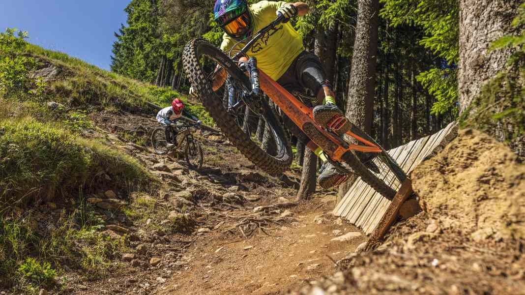 Das Trailbike-Duell: Santa Cruz 5010 versus Scor 4060 ST
