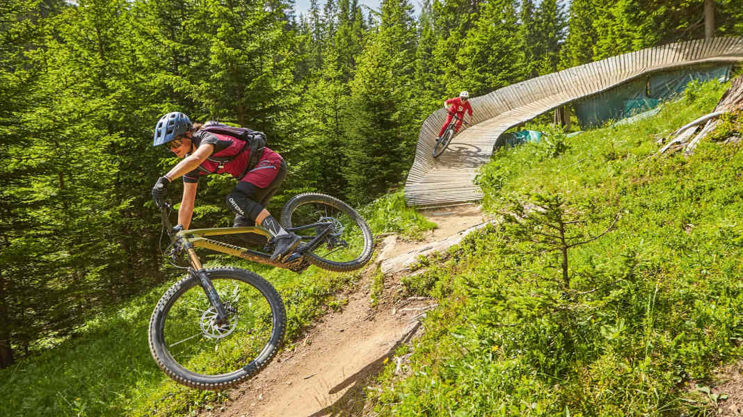 FREERIDE Trailbike-Test 2022: Acht Trailbikes ab 3399 Euro im Vergleich