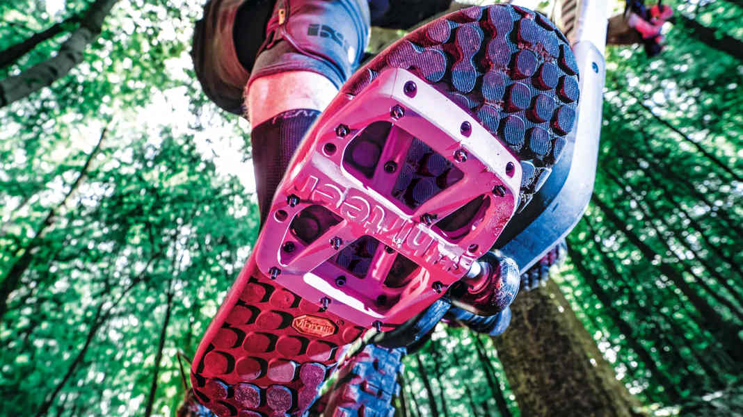 Test MTB-Pedale 2022: Zehn Flatpedals aus Kunststoff im Vergleich