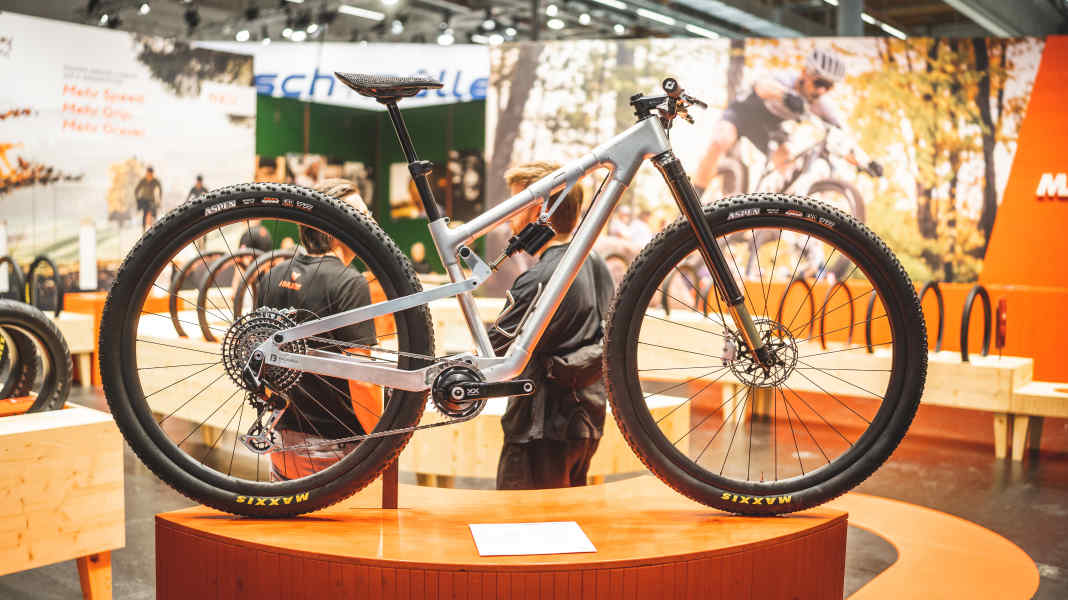 Riesen-Reifen: Übernehmen 32-Zoll-Laufräder das Cross-Country-Segment?