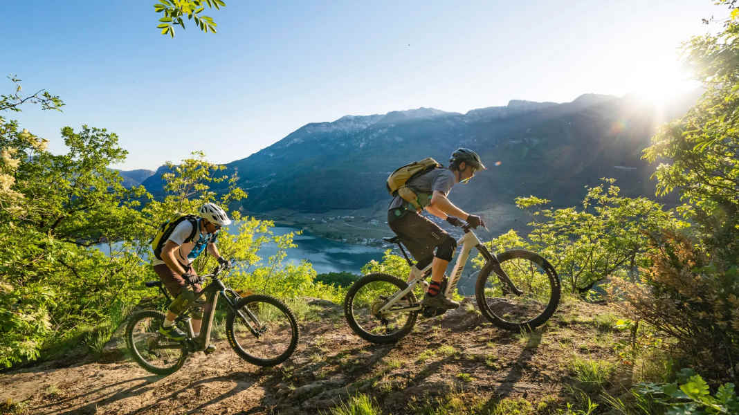 Test All-Mountain-E-Bikes 2022: 8 E-All-Mountains im großen EMTB-Lesertest