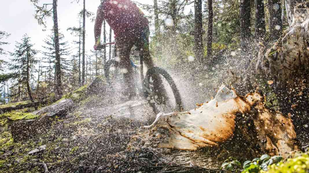 Herbstausrüstung für Mountainbiker: 20 Teile für die kalte Saison
