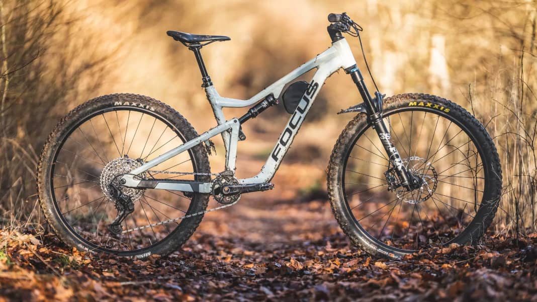 Test 2023 – All Mountains bis 3300 Euro: Focus Jam 6.9 – gute Ausstattung, leider schwer