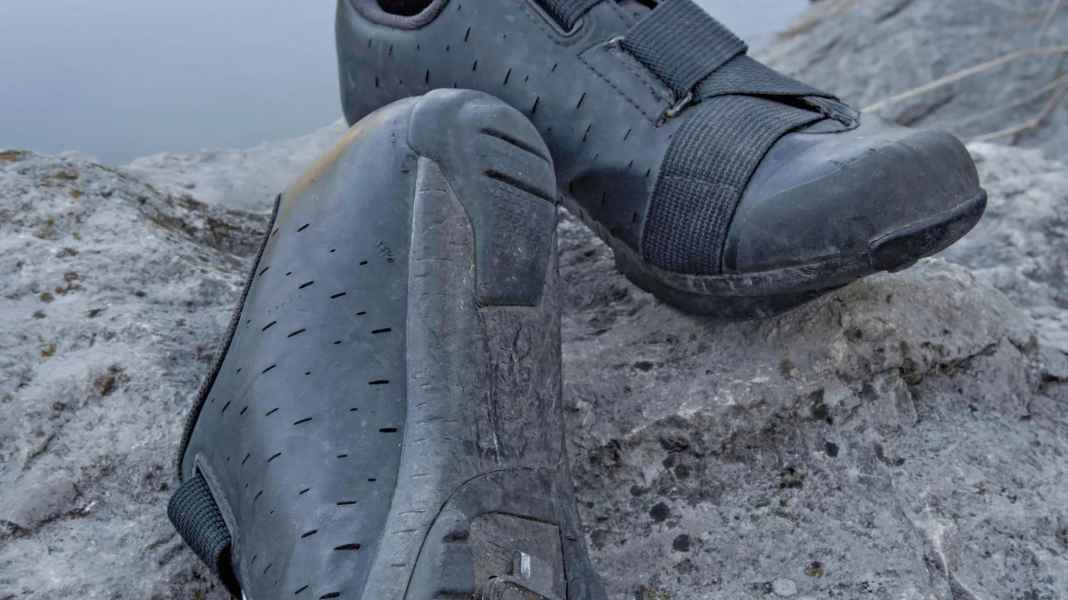MTB-Schuhe für den Gravel-Einsatz: Fizik Terra Powerstrap X4 im Dauertest