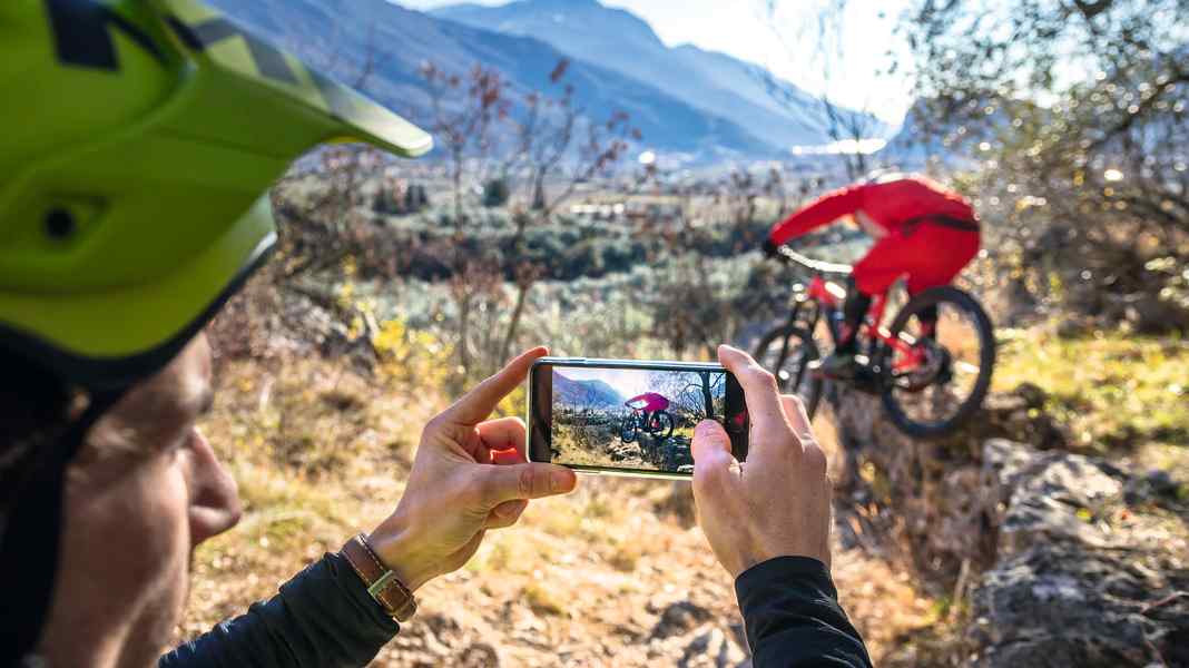 Fotografieren mit dem Handy: So gelingt der perfekte Shot beim Biken