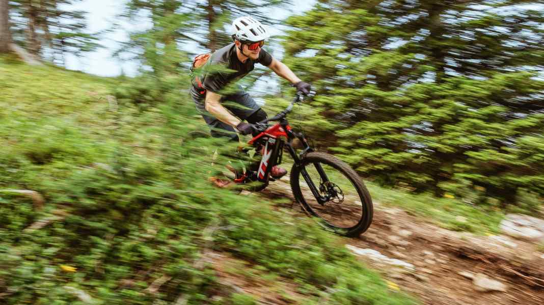 Test E-Enduros: Sieben E-Enduros bis 7000 Euro im Vergleichstest