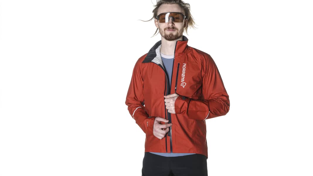 Test MTB-Windjacke: Norrona Fjora Dri1 - leichter 2,5-Lagen-Wetterschutz für Trailbiker