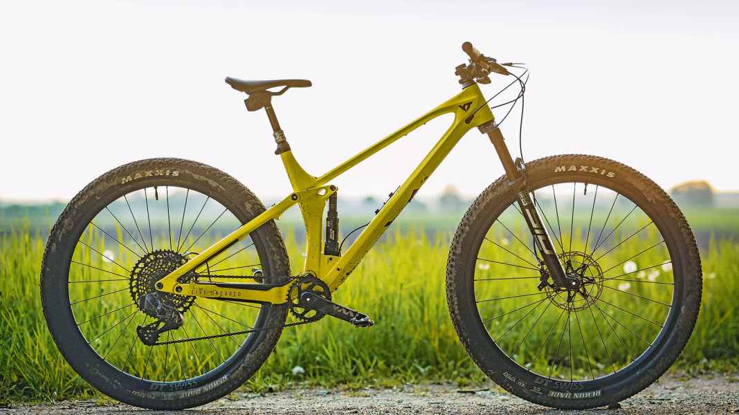 Test Trailbikes 2022: YT Izzo Uncaged 7