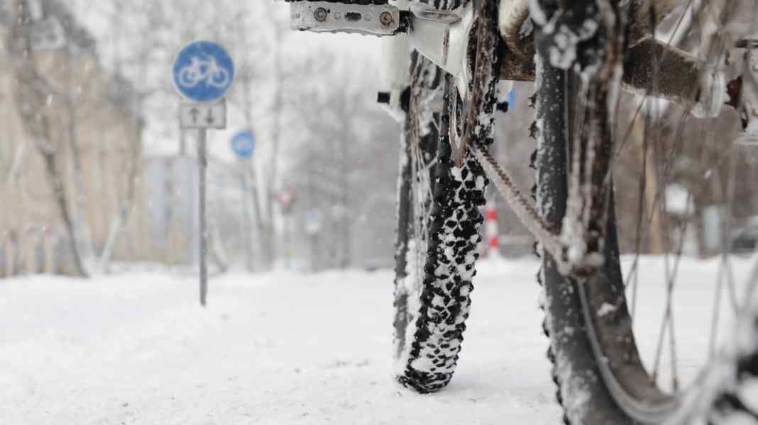 Vorausschauend durch Matsch und Schnee: Fünf Tipps zum Radfahren im Winter