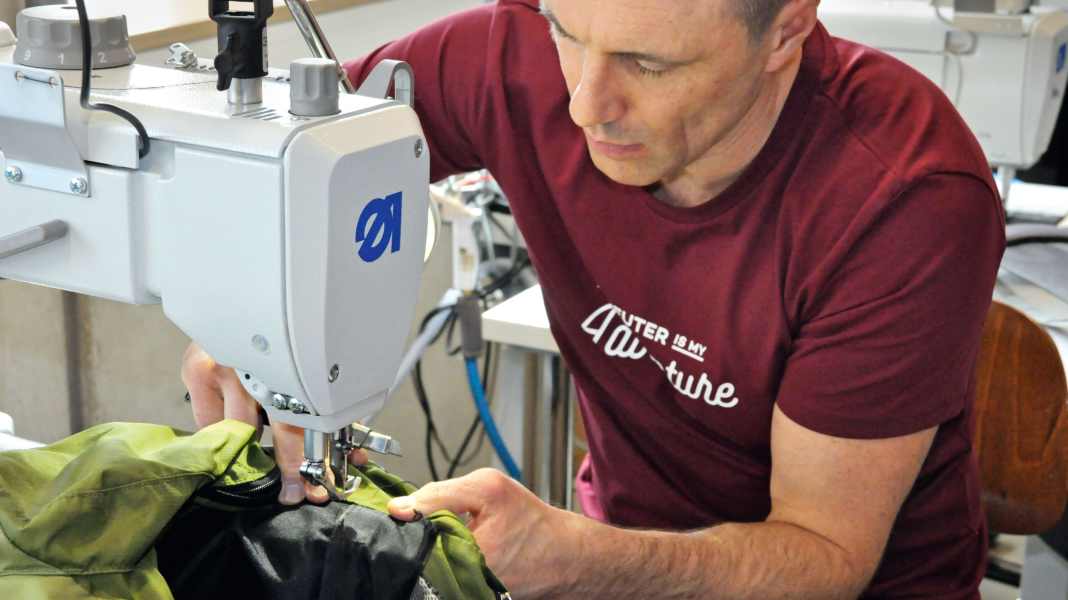 Für ein langes Leben: Radtaschen und Rucksäcke pflegen und reparieren