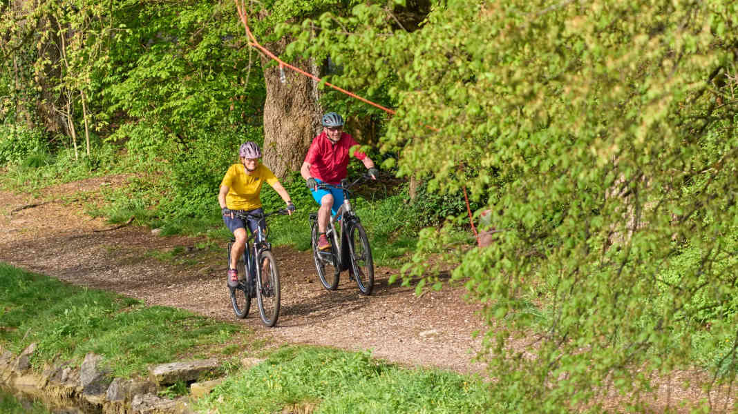 Touren-E-Bikes im Vergleichstest