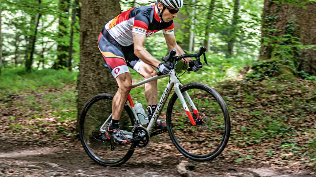 Technik-Training für Gravelbiker und Crosser: Schnell und sicher durchs Gelände fahren