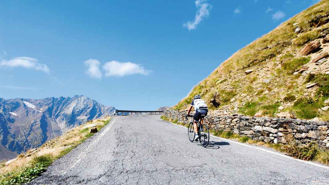 Rennrad Trainingsplan 2025: Besser Berge fahren - so geht’s