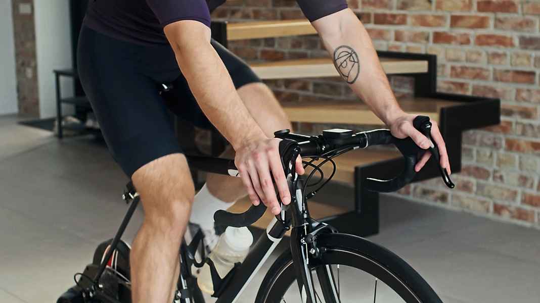 4-Wochen-Trainingsplan: Indoor-Saisonhöhepunkt E-Racing