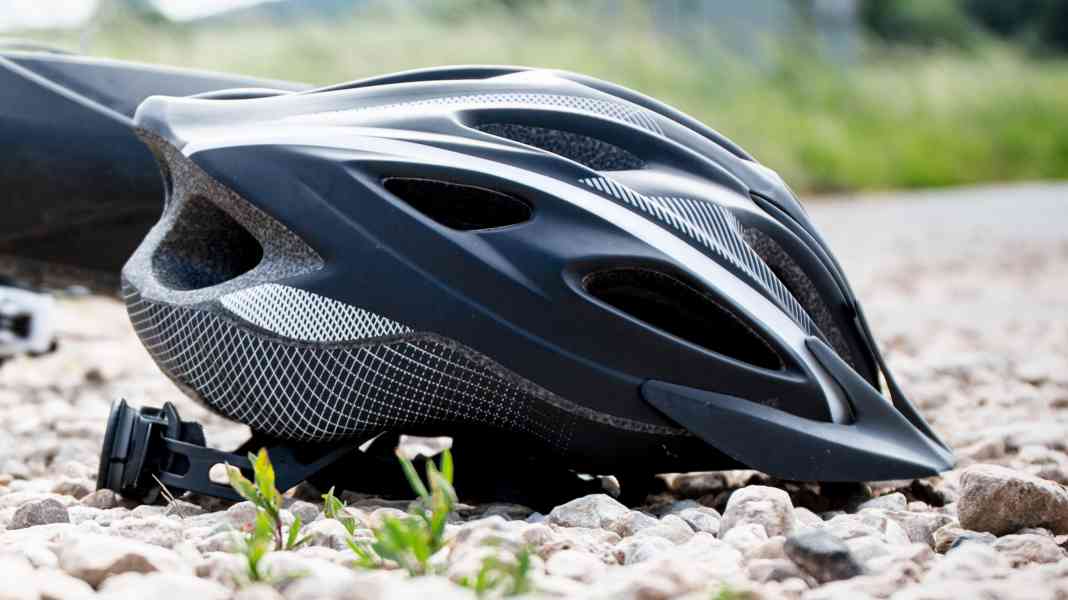 Helmpflicht für E-Bike-Fahrer: Sinnvolle Maßnahme oder Symbolpolitik?