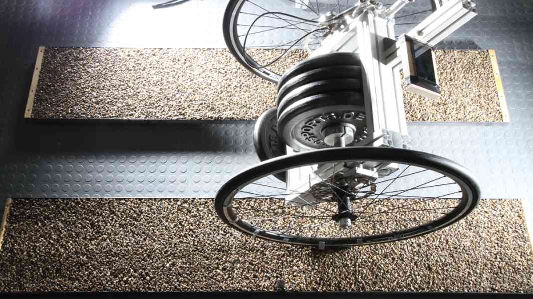 So testet TOUR: Rollwiderstand von Rennrad-Reifen
