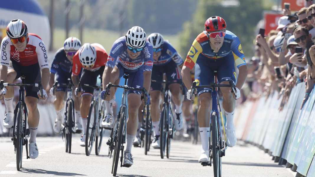 Renewi Tour - 1. Etappe: Milan gewinnt 200-Meter-Sprint gegen Philipsen