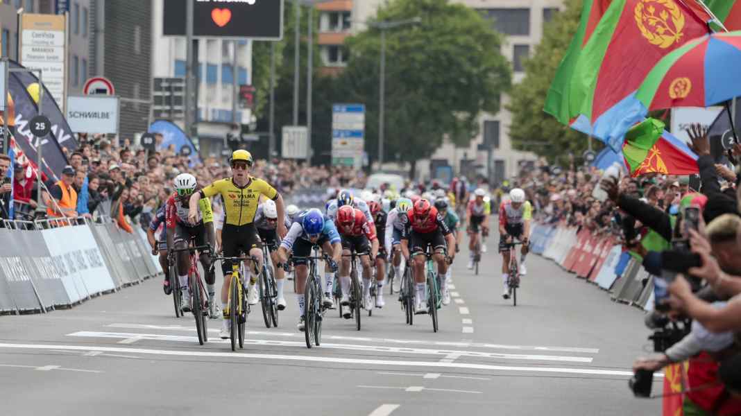 Rund um Köln 2025: Brennan wird Favoritenrolle gerecht