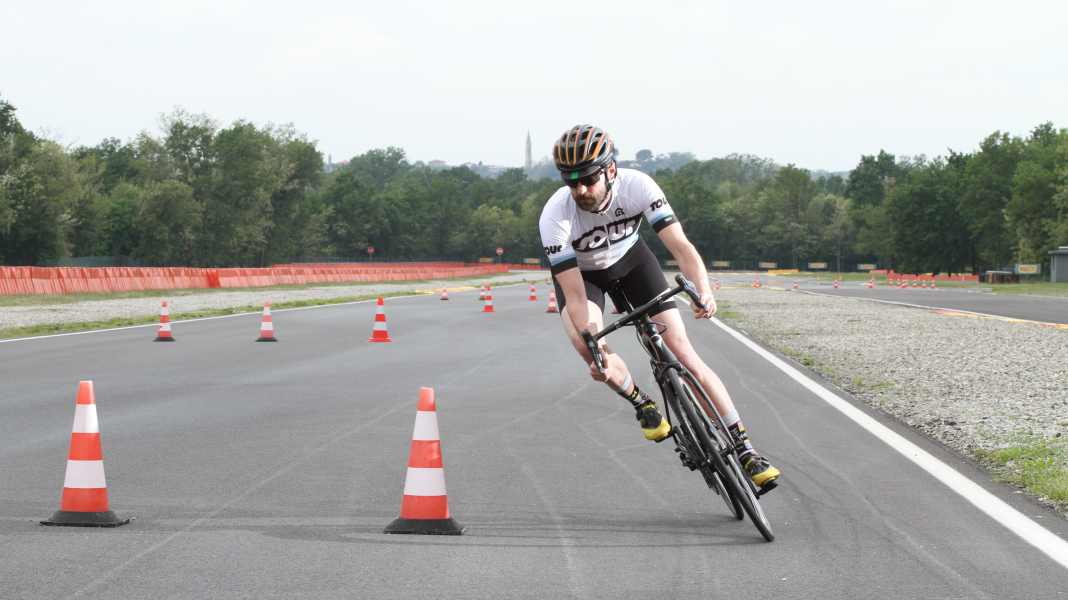 So testet TOUR: Rennrad-Reifen im Grip-Test