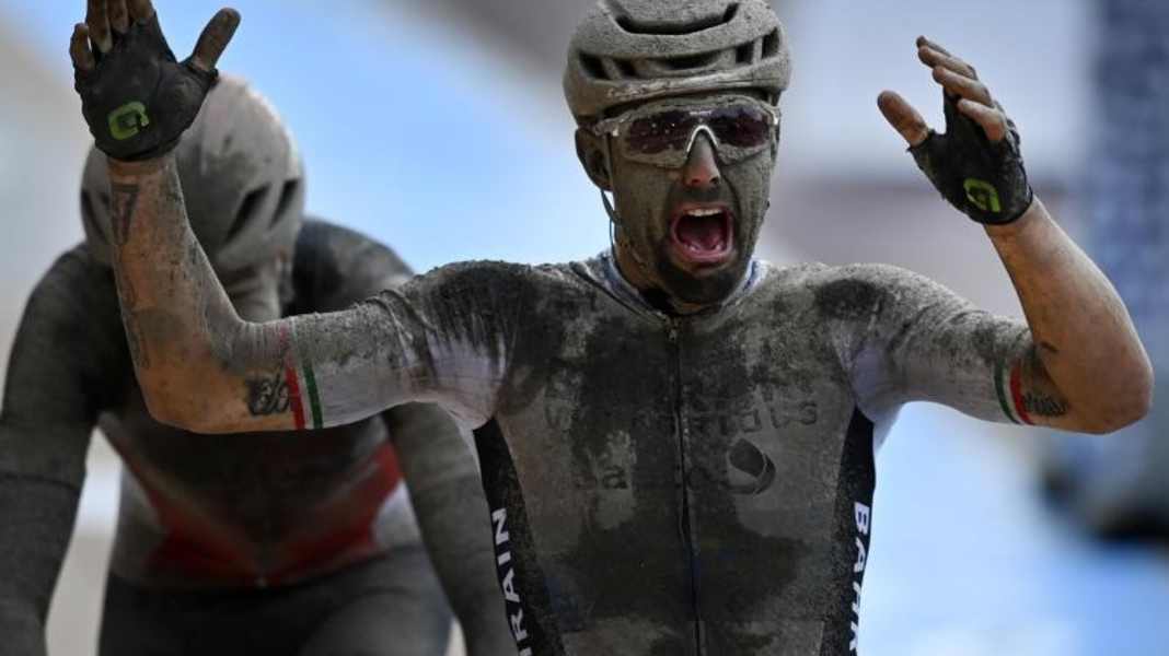 Triumph im Dreck: Colbrelli gewinnt in Roubaix