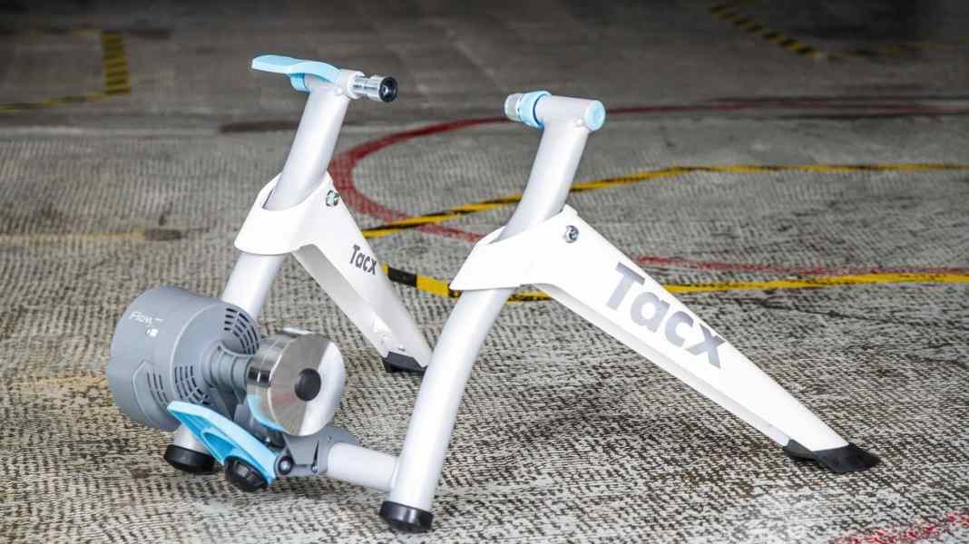 Tacx Flow Smart Rollentrainer: Smartes Einsteiger-Gerät im TOUR-Test