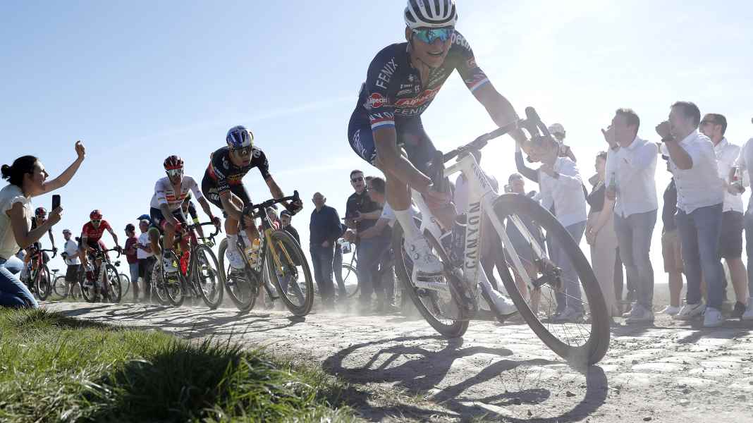 “Bitte anschnallen!”: Ludewig über Pave-Etappe, van der Poel vs. van Aert, Alpecin-Fenix & Tour-Favoriten